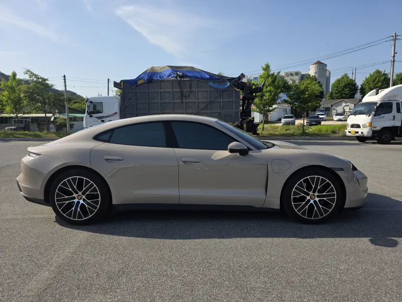 Porsche Taycan