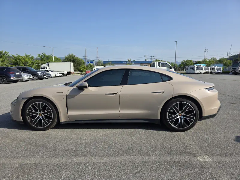 Porsche Taycan