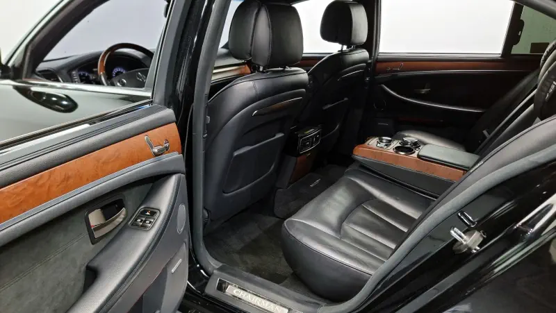 SsangYong Chairman W