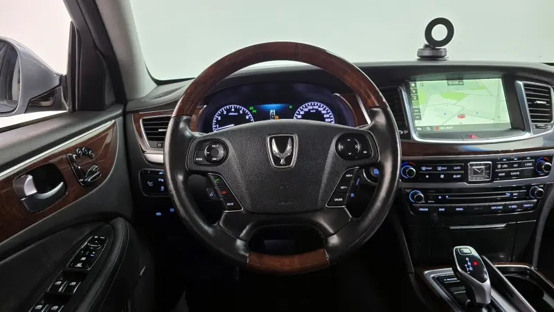 Hyundai Equus