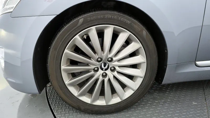 Hyundai Equus