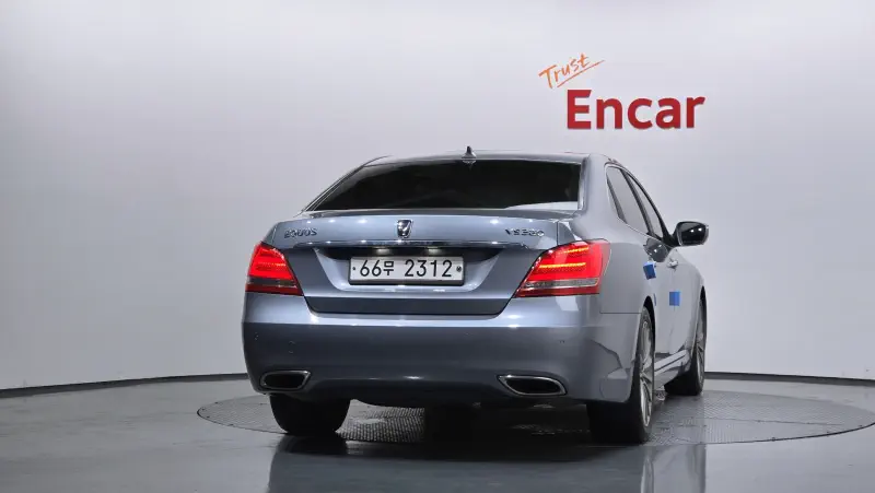 Hyundai Equus