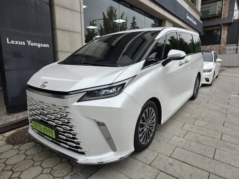 Lexus LM500h