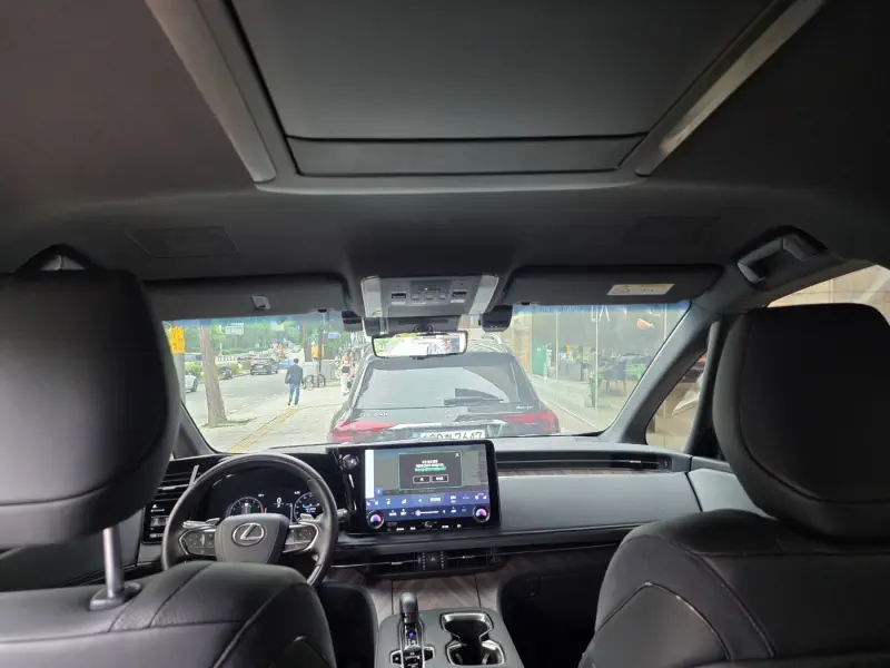 Lexus LM500h