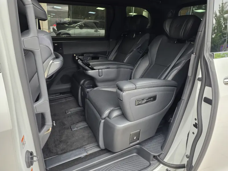 Lexus LM500h