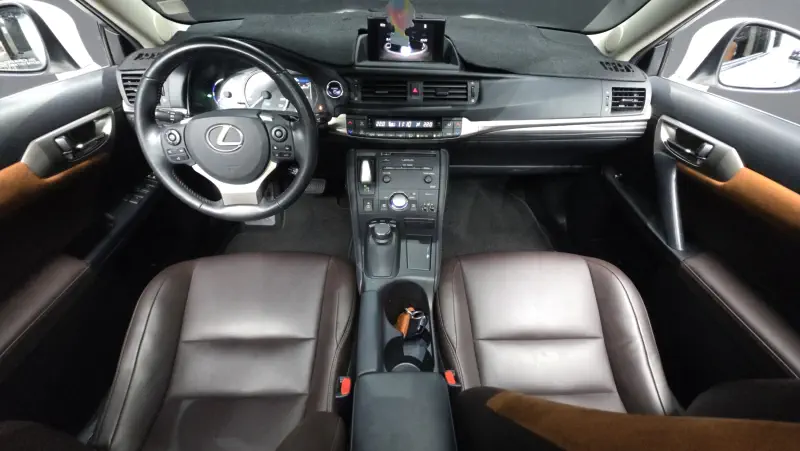 Lexus CT200h