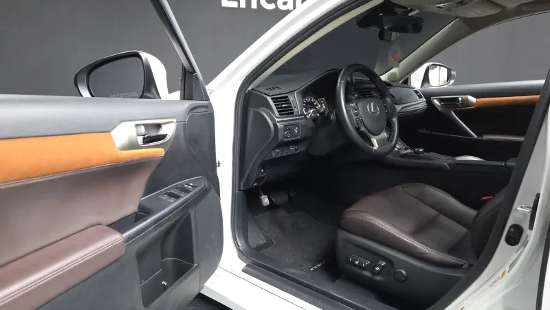Lexus CT200h