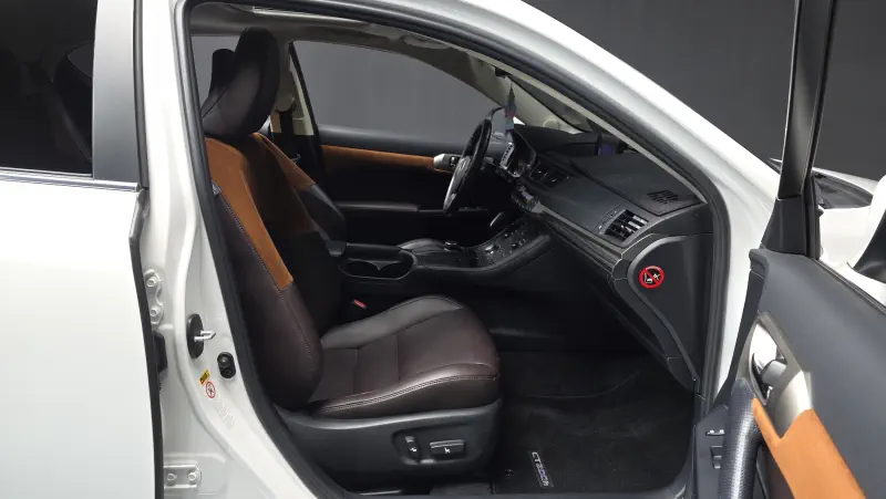 Lexus CT200h