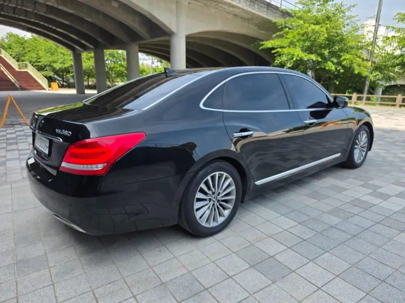 Hyundai Equus