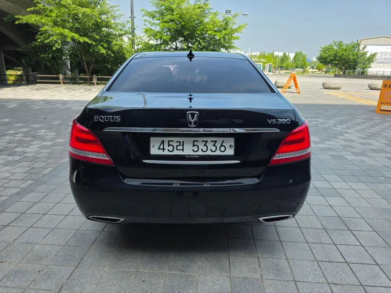 Hyundai Equus