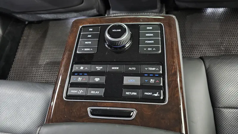 Hyundai Equus