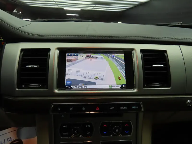 Jaguar XF