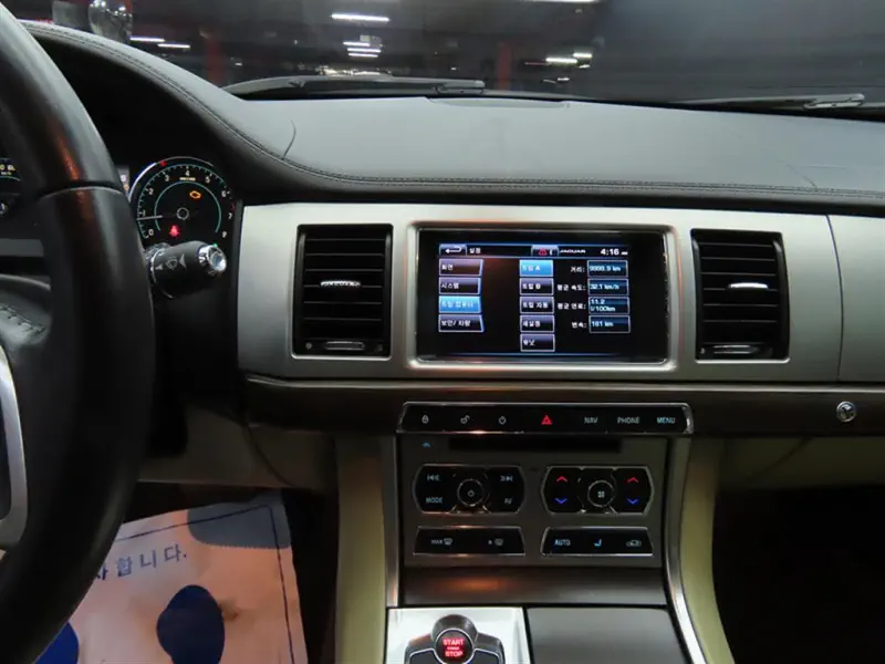Jaguar XF