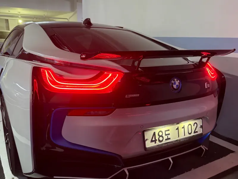 BMW i8