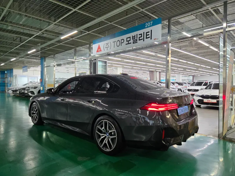 BMW i5