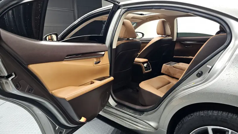 Lexus ES300h