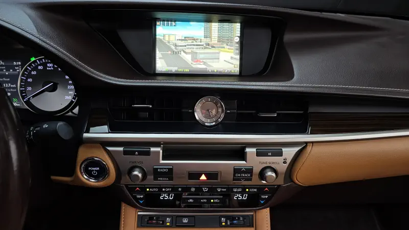 Lexus ES300h