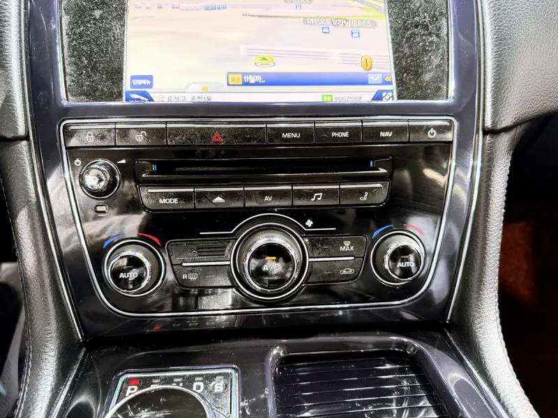 Jaguar XJ