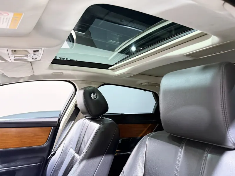 Jaguar XJ