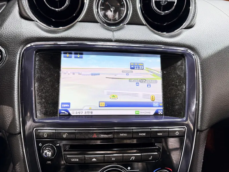 Jaguar XJ