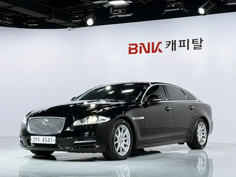 Jaguar XJ