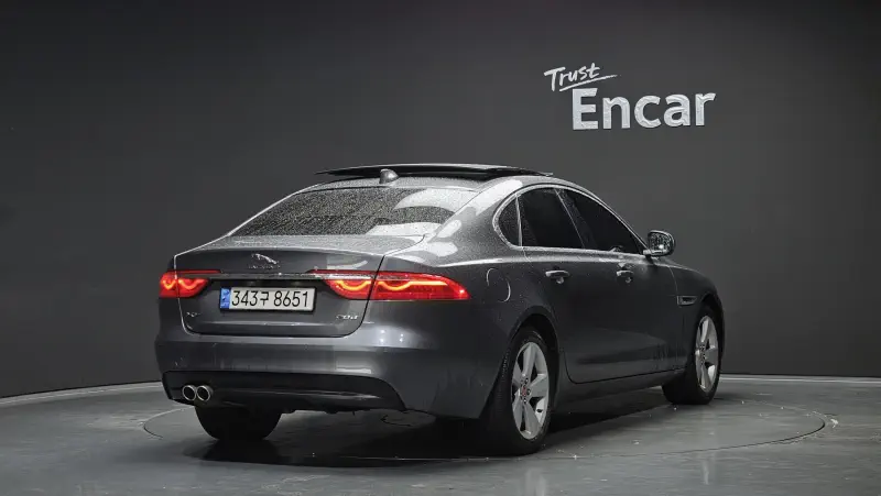 Jaguar XF