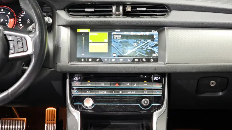 Jaguar XF
