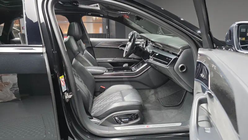 Audi S8