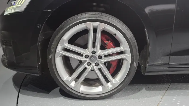 Audi S8