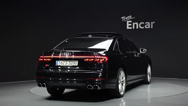 Audi S8