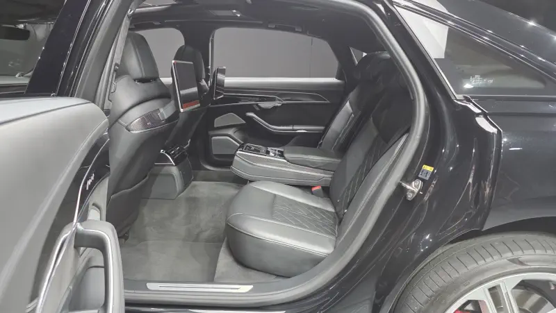 Audi S8