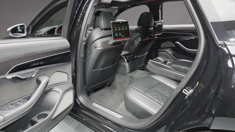 Audi S8