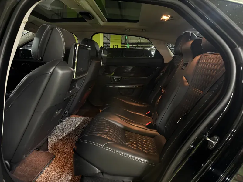 Jaguar XJ