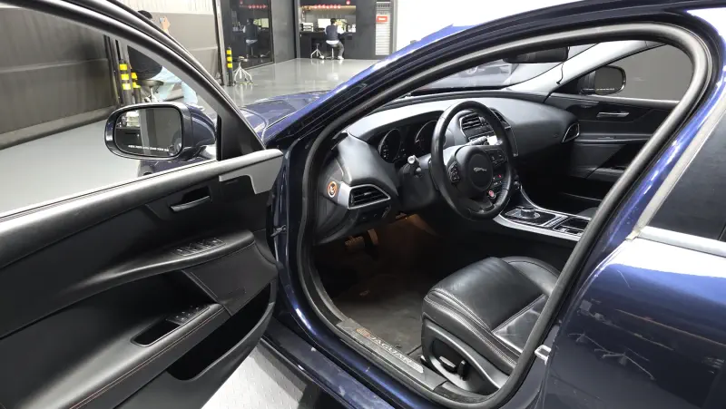 Jaguar XE