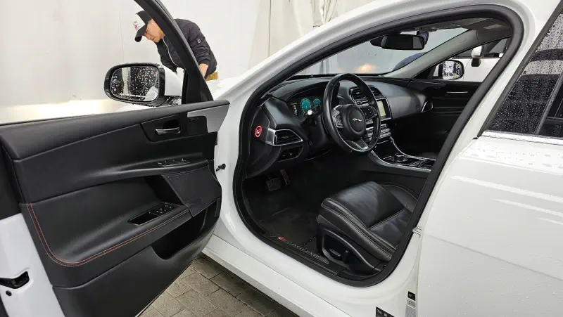Jaguar XE