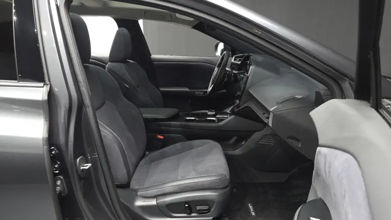 Lexus RZ450e