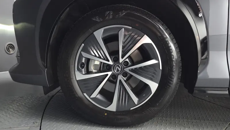 Lexus RZ450e