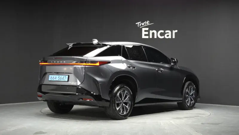 Lexus RZ450e
