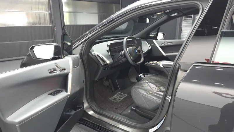 BMW iX