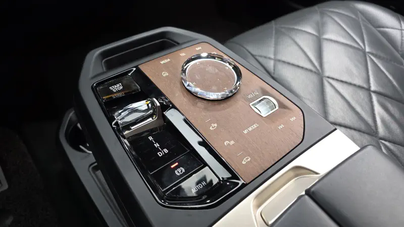 BMW iX