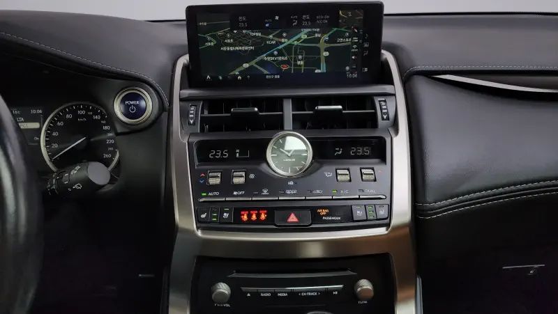 Lexus NX300h