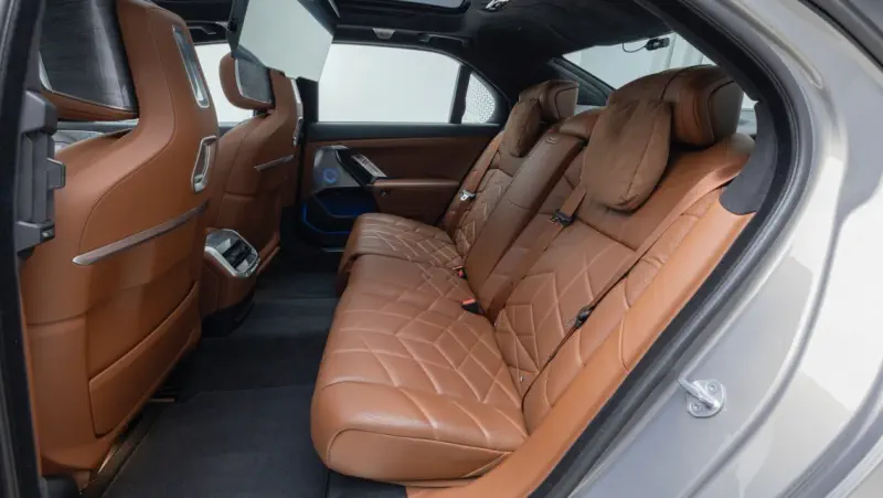 BMW i7