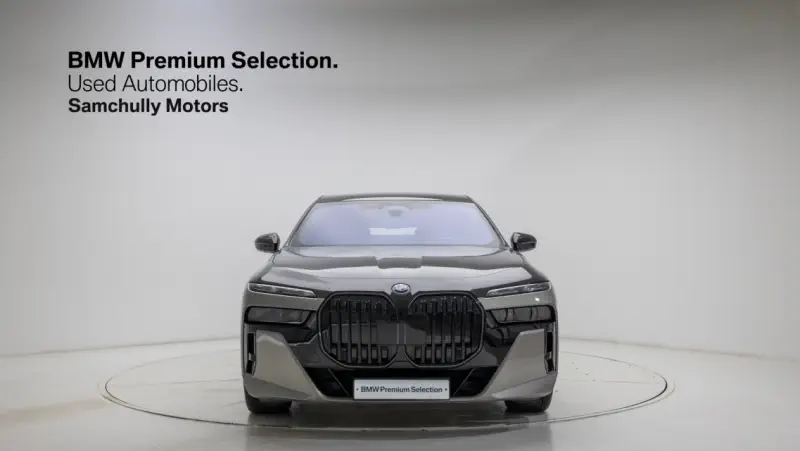BMW i7