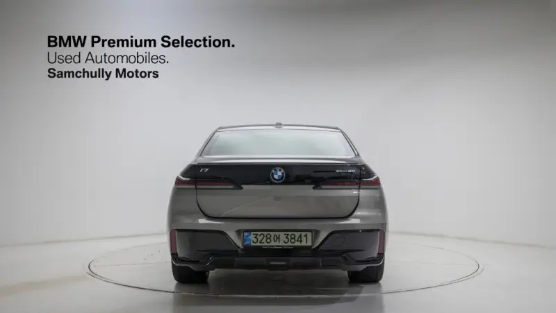 BMW i7