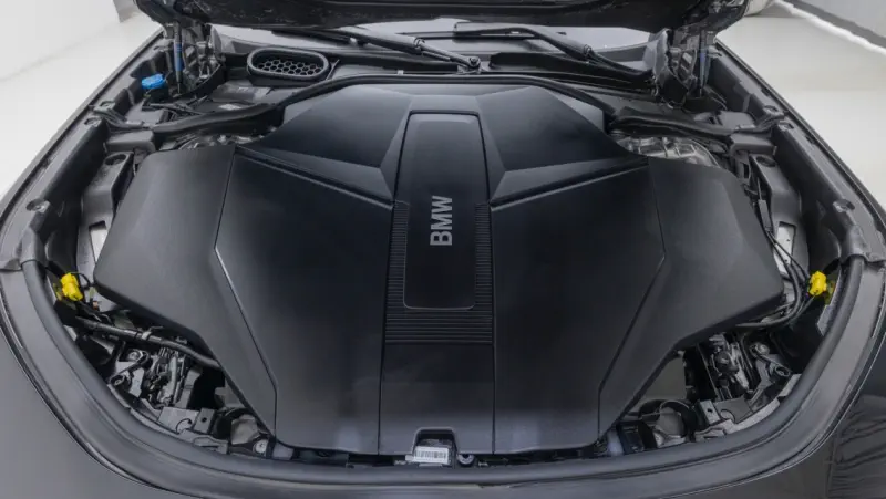 BMW i7