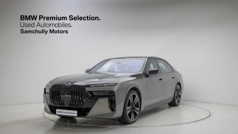 BMW i7