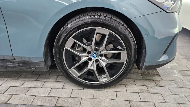 BMW i5