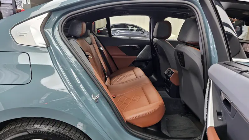 BMW i5
