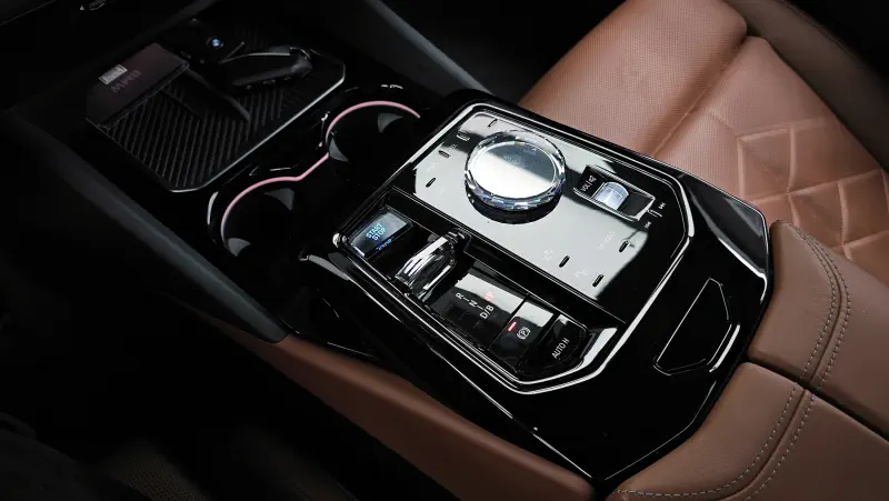 BMW i5
