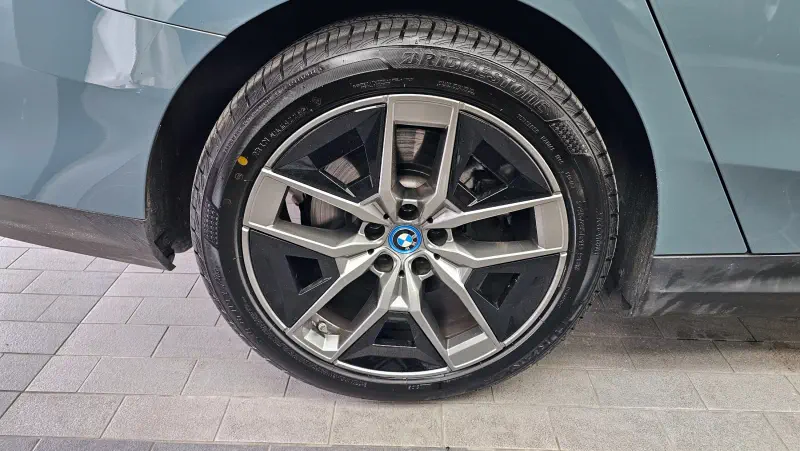 BMW i5